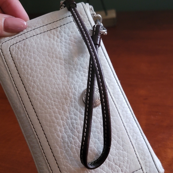 Coach White Pebbled Leather Wristlet Y2K Bag - Picture 8 of 14